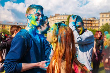 Renkler Holi festival. St Petersburg, Rusya Federasyonu - 10 Haziran 2017.
