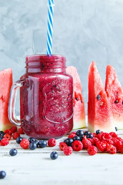 Sandía Fresca Con Frambuesas Arándanos Comida Saludable Enfoque Selectivo Espacio —  Fotos de Stock