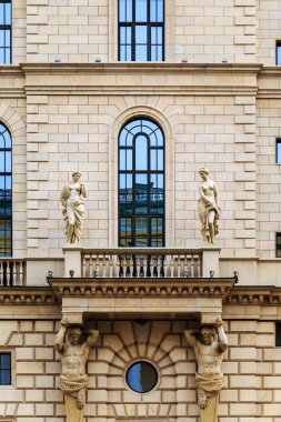 Eski evin cephe. Dekoratif duvar ve windows. Saint-Petersburg, Rusya Federasyonu.