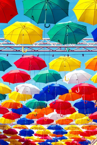 Parapluies Flottants Multicolores Contre Ciel Bleu Saint Pétersbourg Russie — Photo