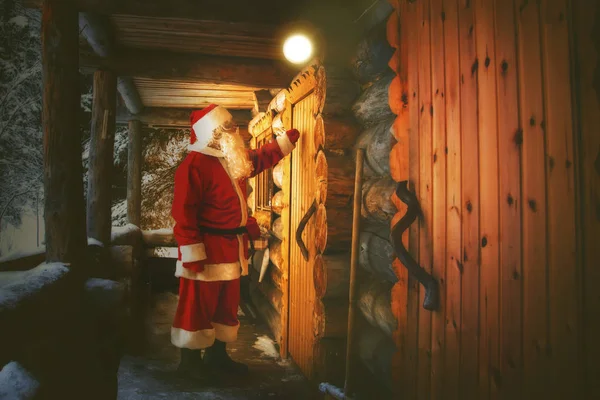 Real Santa Claus Knocks Door Hut Winter Forest — Stock Photo, Image