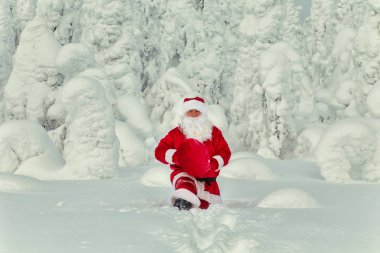 Otantik Noel Baba'ya Lapland. Karla kaplı muhteşem manzara.