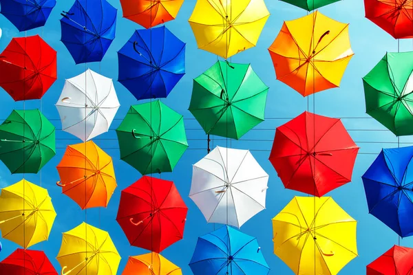 Parapluies Flottants Multicolores Contre Ciel Bleu Saint Pétersbourg Russie — Photo