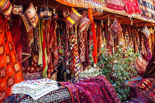 Stupefacenti Tappeti Turchi Tradizionali Fatti Mano Nel Negozio Souvenir Cappadocia — Foto Stock