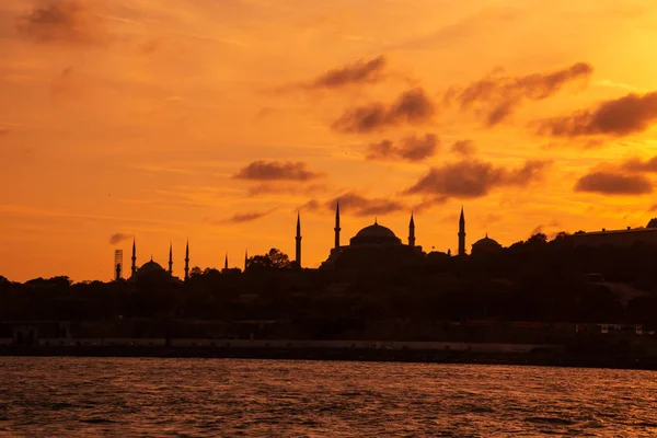 Siluetleri Batımında Sultanahmet Camii Ayasofya Müzesi Istanbul Klasik Görünüm — Stok fotoğraf
