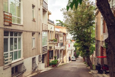 Ada Buyukada pitoresk caddeleri. Adalar adalar, Istanbul, Türkiye - 26 Eylül 2018.
