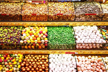 Türkiye pazarındaki tatlılar. Istanbul, Türkiye - 27 Eylül 2018.