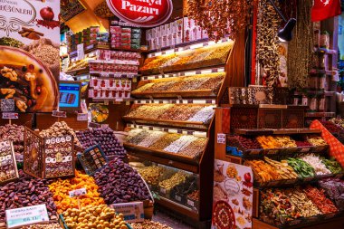 Türkiye pazarındaki tatlılar. Istanbul, Türkiye - 27 Eylül 2018.