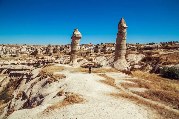Tourist Girl Central Turkey Unearthly Landscape Cappadocia — Stock Photo, Image