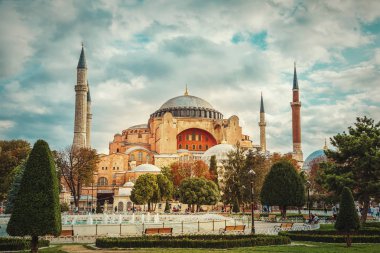 Ayasofya Müzesi Sultanahmet parkı görünümünü. Istanbul, Türkiye - 19 Eylül 2018.