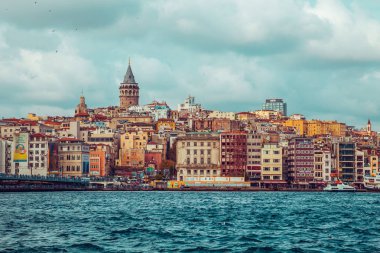 Bay Haliç ve Galata Kulesi. Istanbul, Türkiye - 12 Kasım 2018.