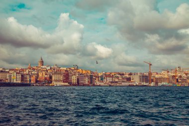 Bay Haliç ve Galata Kulesi. Istanbul, Türkiye - 12 Kasım 2018.