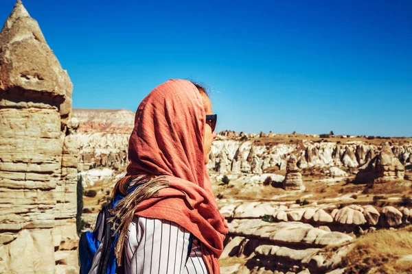 Merkezi Türkiye'de turist kız. — Stok fotoğraf