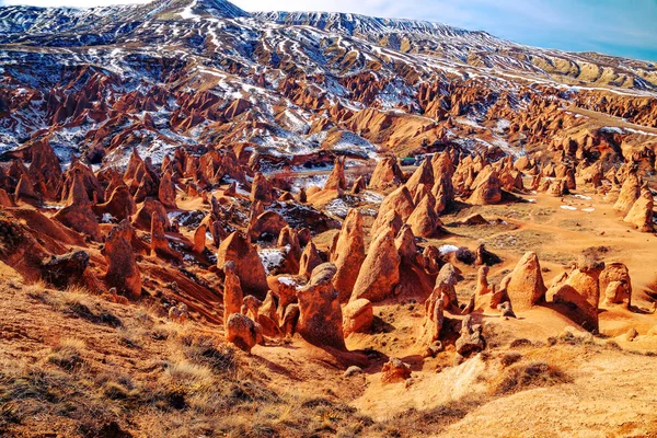 Niesamowite góry krajobraz w Kapadocji. Dolina Dervent. — Zdjęcie stockowe
