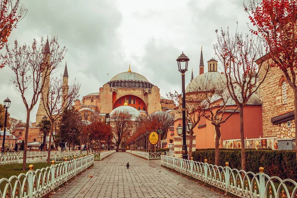 Vista de Santa Sofía desde el Parque Sultanahmet —  Fotos de Stock