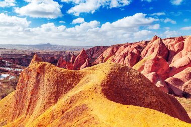 Kapadokya, Türkiye'de kırmızı Vadisi. 