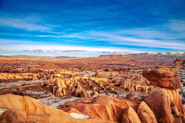 Increíble paisaje de montaña en Capadocia . —  Fotos de Stock