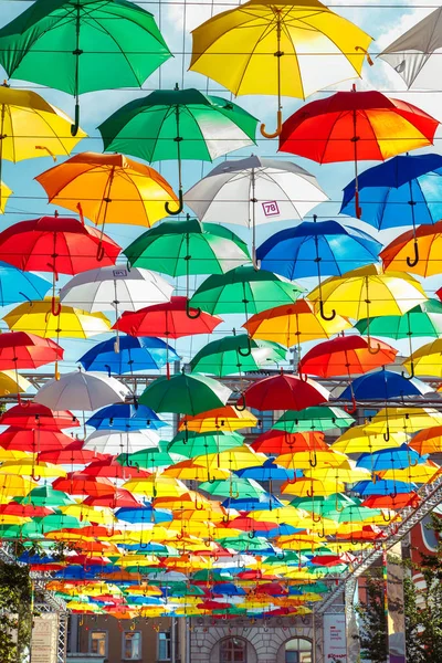 Аллея парящих зонтов на Солт-Лейн . — стоковое фото