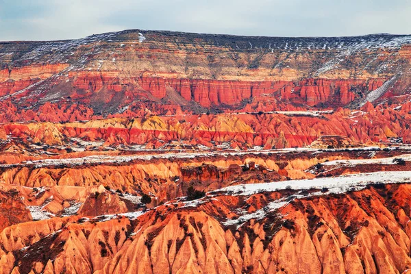 Increíble paisaje de montaña en Capadocia. Valle Rojo . —  Fotos de Stock