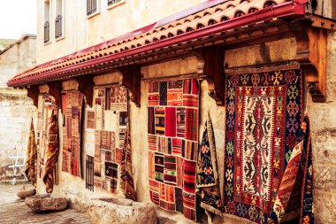 Türk Dükkanı halı parça döküntüleri el yapımı. 