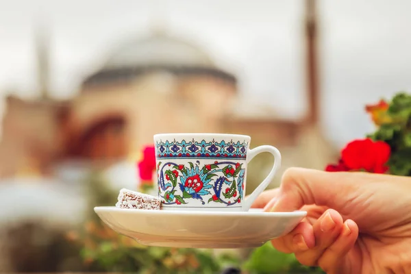 Κύπελλο τουρκικού καφέ με φόντο την Αγία Σοφία — Φωτογραφία Αρχείου