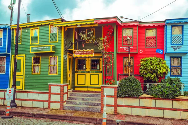 Casas coloridas na área de Sultanahmet . — Fotografia de Stock