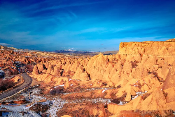 Increíble paisaje de montaña en Capadocia. Valle de Dervent . —  Fotos de Stock