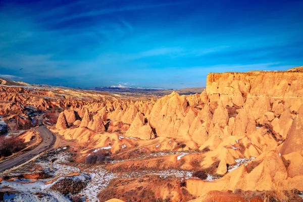 Csodálatos hegyi táj a Cappadocia. Dervent völgy. — Stock Fotó