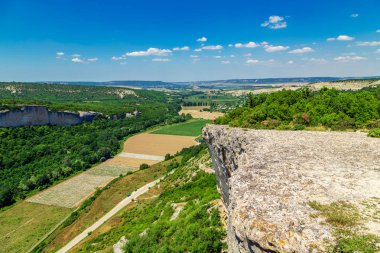 Harika bir manzara. Dağın tepesinden görünüm. 