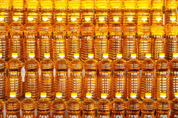 Ayçiçek yağı ile Plastik şişeler. 