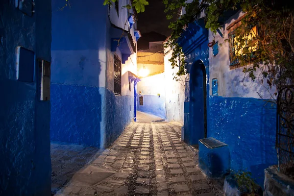 La famosa città blu di Chefchaouen di notte. Dettagli di traditi — Foto Stock