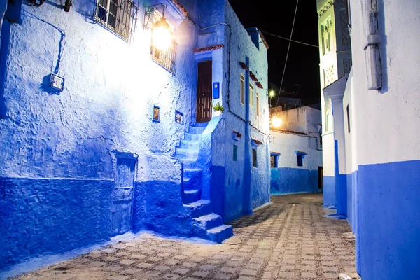 La famosa ciudad azul de Chefchaouen por la noche. Detalles de traditi — Foto de Stock