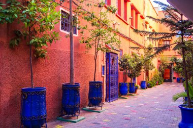 Marakeş 'in renkli sokakları. Eski Şehir, Medine. Marakeş, Fas - 19 Eylül 2019.
