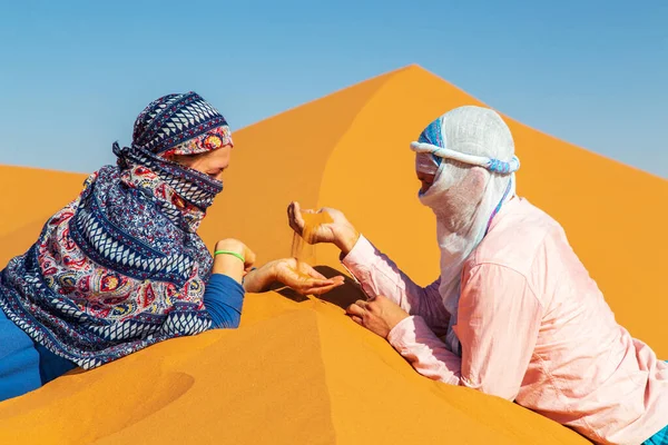 Loving Couple Sahara Desert Joint Rest Erg Chebbi Merzouga Morocco — Stock Photo, Image