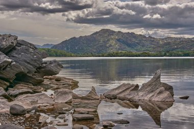 İrlanda 'da Kerry Çemberi' ndeki Lough Leane 'in panoramik manzarası. Panoramik dağ gölü, İrlanda.