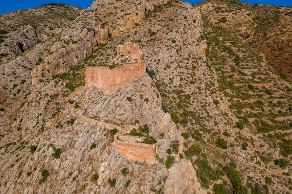 青い空とカステリョンスペインの近くに中世ゴシック ボリオール丘の上の城の廃墟の空中ビュー — ストック写真