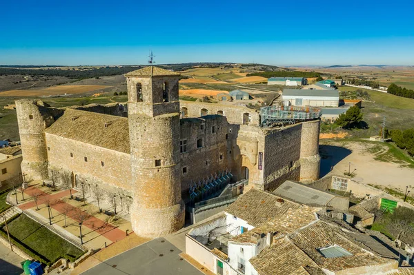 Vista Aérea Igreja Medieval Castelo Garcimunoz Onde Arquitetura Antiga Encontra — Fotografia de Stock