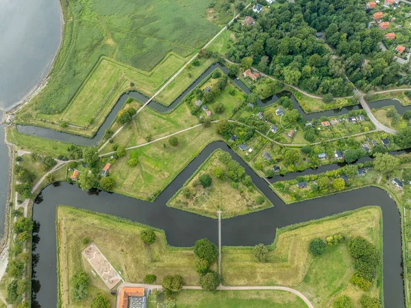 Landkrona kalesinin havadan görünüşü, topçu kaleleri ile güçlendirilmiş muhafaza, yerel vatandaşlar için bahçe tahsisi