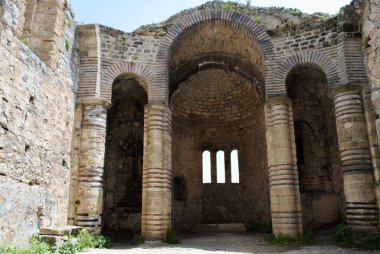 St Hilarion Kalesi 'nin ikinci katındaki Bizans Kilisesi Kyrenia dağ sırası, Girne, Kyrenia' da bulunur. Kuzey Kıbrıs.
