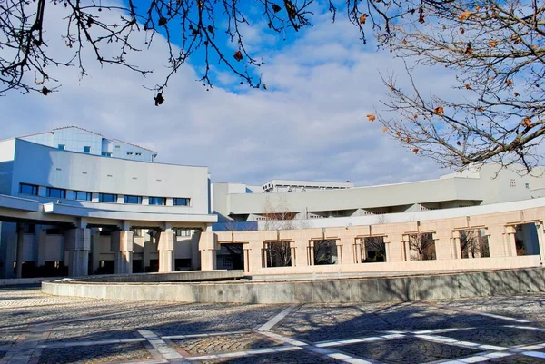 Ankara Turquía. Alrededor de enero de 2015. El campus moderno de la Universidad Bilkent contra el cielo azul. —  Fotos de Stock