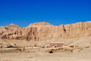 Kraliçe Hatshepsut 'un etkileyici morg tapınağı. Nil 'in batı kıyısında, Krallar Vadisi yakınlarında. Mısır.