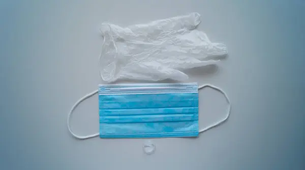 PPE, salgın sırasında kullanılan yeni silahlar. maske ve dezenfektan, eldiven.