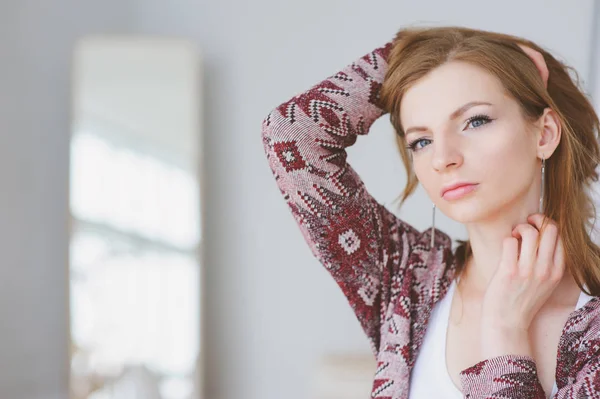 Indoor Portrait Beautiful Young Woman Posing Home Warm Cozy Cardigan — Stock Photo, Image