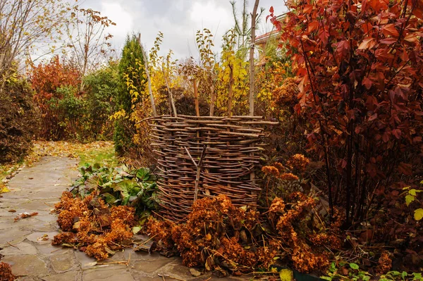 Wandern Novembergarten Spätherbst Blick Mit Rustikalem Zaun Und Steinweg — Stockfoto