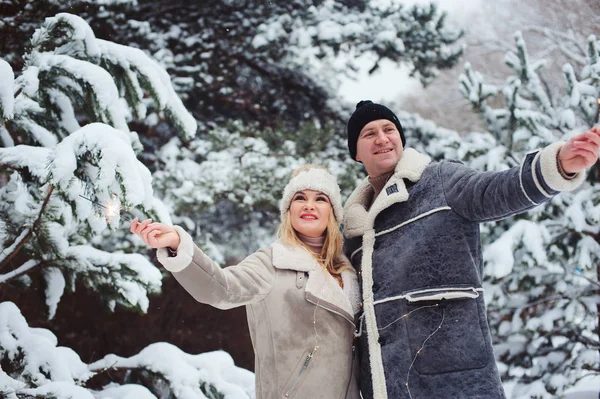 Ritratto All Aperto Felice Coppia Romantica Che Celebra Natale Con — Foto Stock