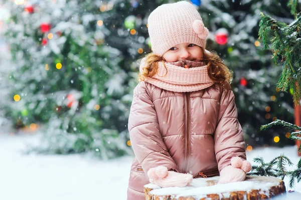 Christmas Outdoor Portrait Happy Toddler Baby Girl Playing Snowy Winter — Stock Photo, Image