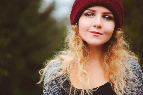 Close Portrait Young Woman Walking Winter Forest — Stock Photo, Image