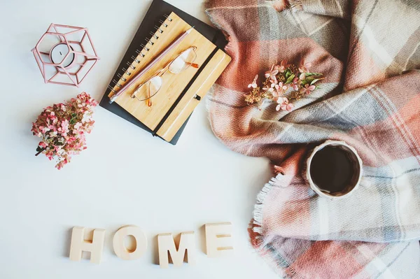 Acogedor Invierno Otoño Bodegón Detalles Mesa Blanca Femenina Con Cuaderno — Foto de Stock