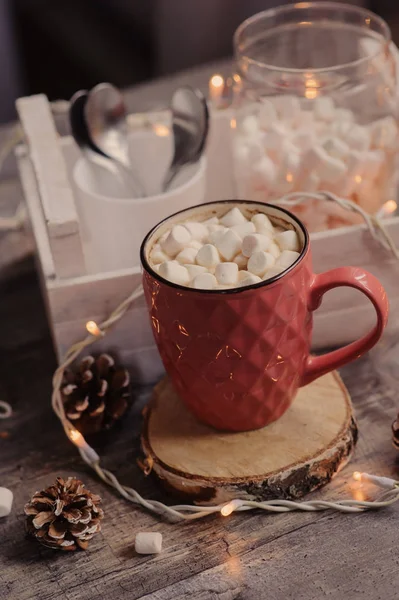 Warme Chocolademelk Met Marshmallows Houten Tafel Met Kerstverlichting Gezellige Winter — Stockfoto