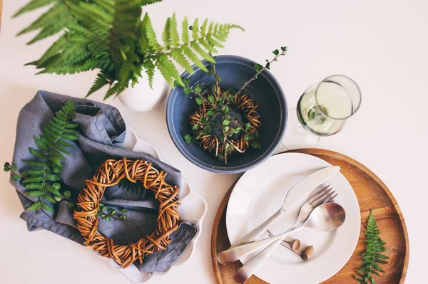 Rustic Table Setting Natural Forest Style Wild Ferns Wooden Details — Stock Photo, Image